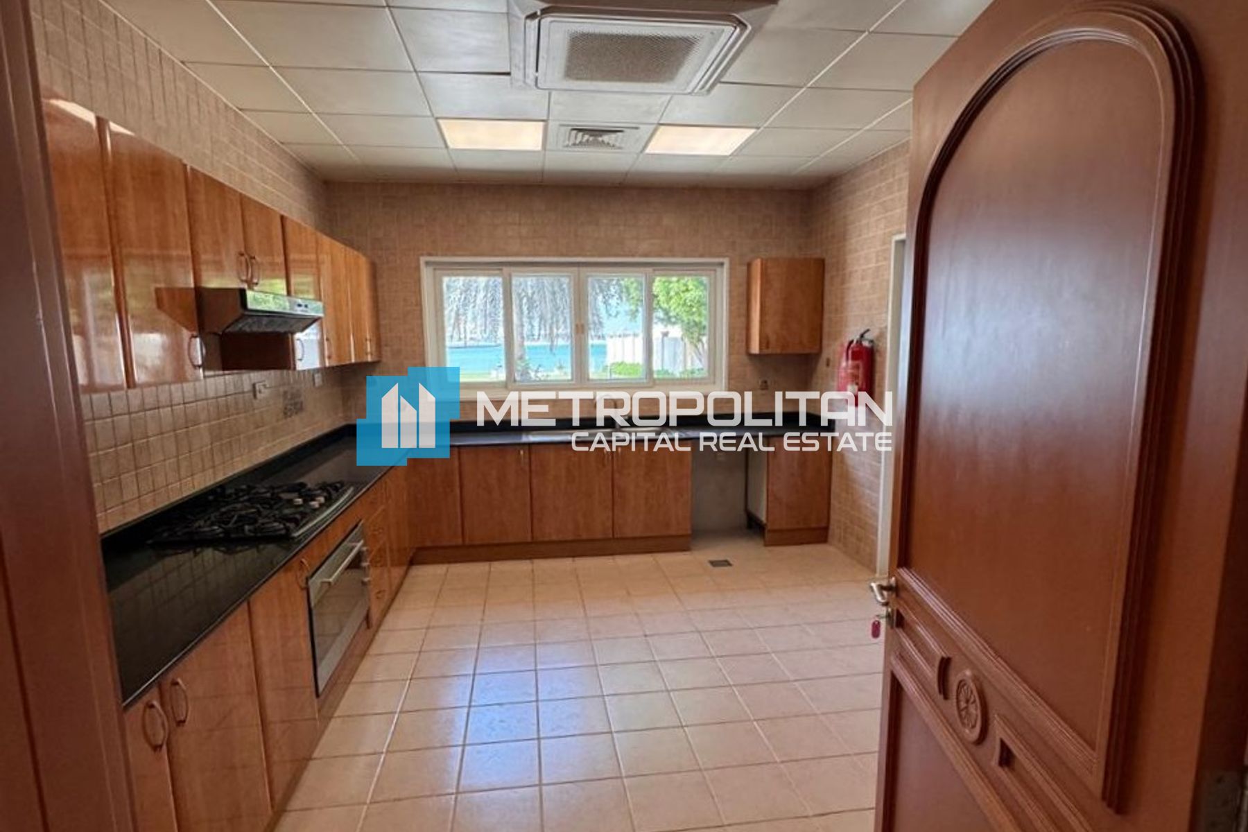 Private Pool | Waterfront Living | Prime Location