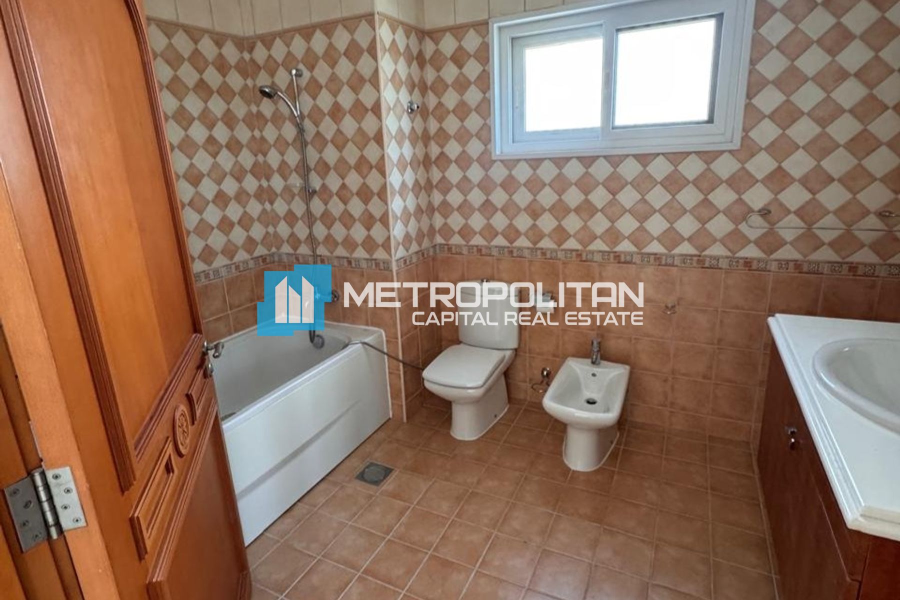 Private Pool | Waterfront Living | Prime Location
