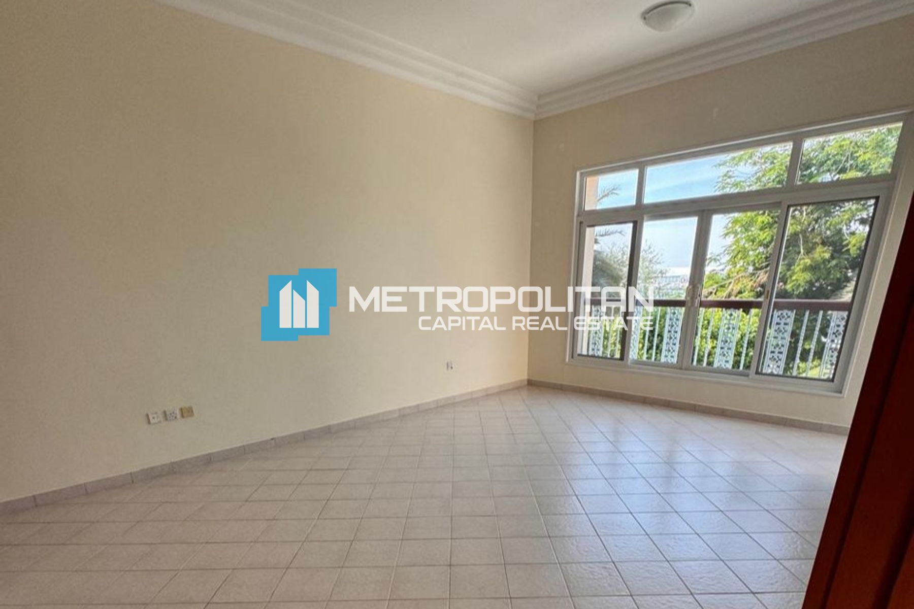 Private Pool | Waterfront Living | Prime Location