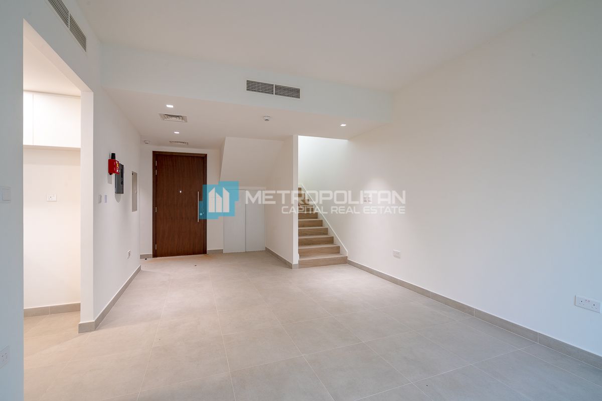 3BR Townhouse for Rent in Al Ghadeer 2, Al Ghadeer - MCR-8124