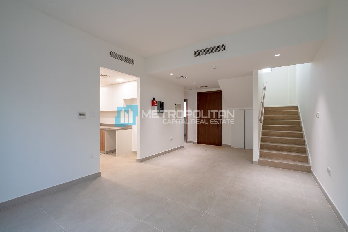 3BR Townhouse for Rent in Al Ghadeer 2, Al Ghadeer - MCR-8124