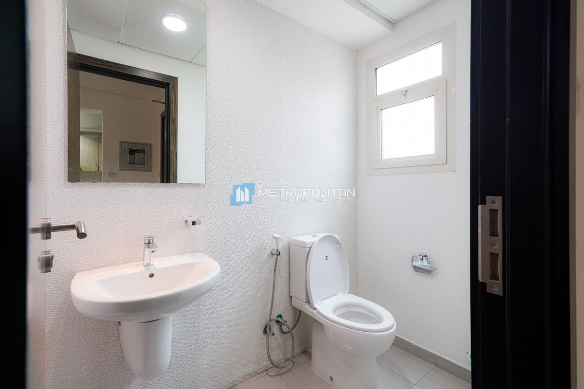 Double Row, Middle Unit | To Be Vacant | Viewable