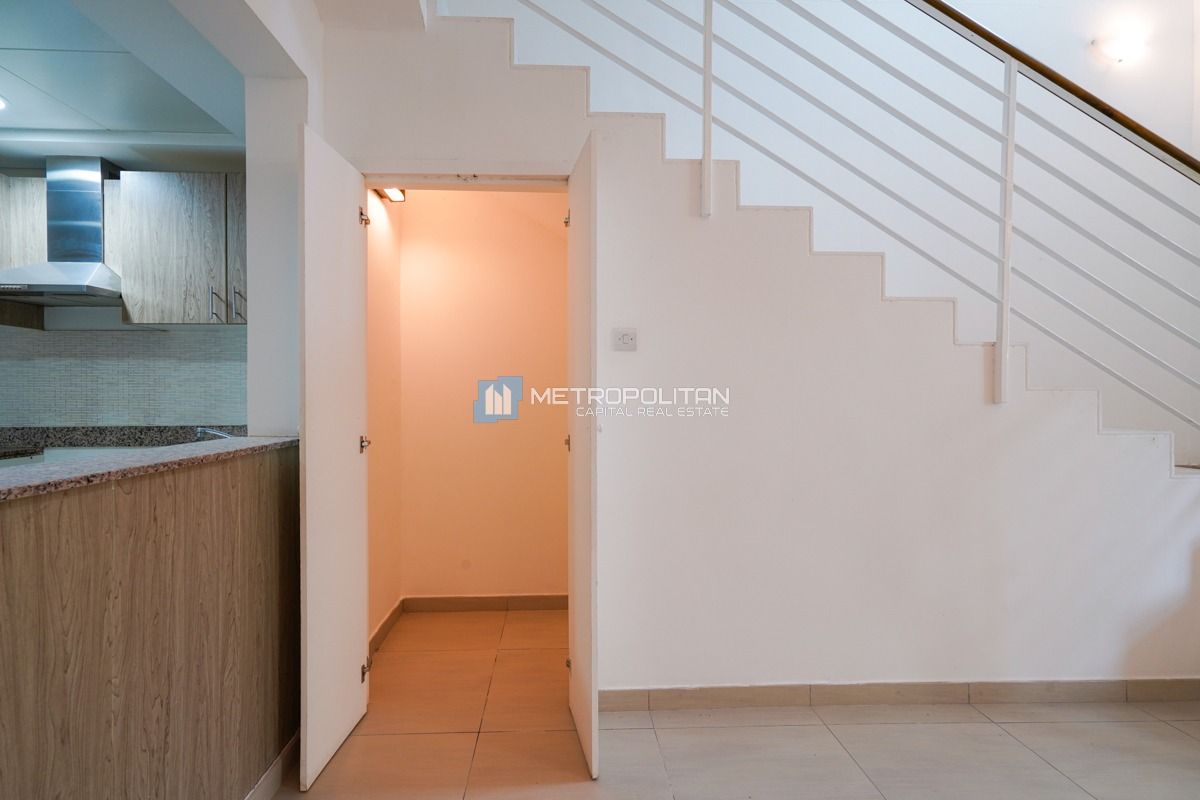 Double Row, Middle Unit | To Be Vacant | Viewable