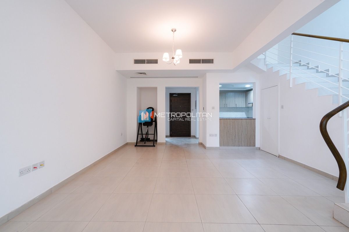Double Row, Middle Unit | To Be Vacant | Viewable