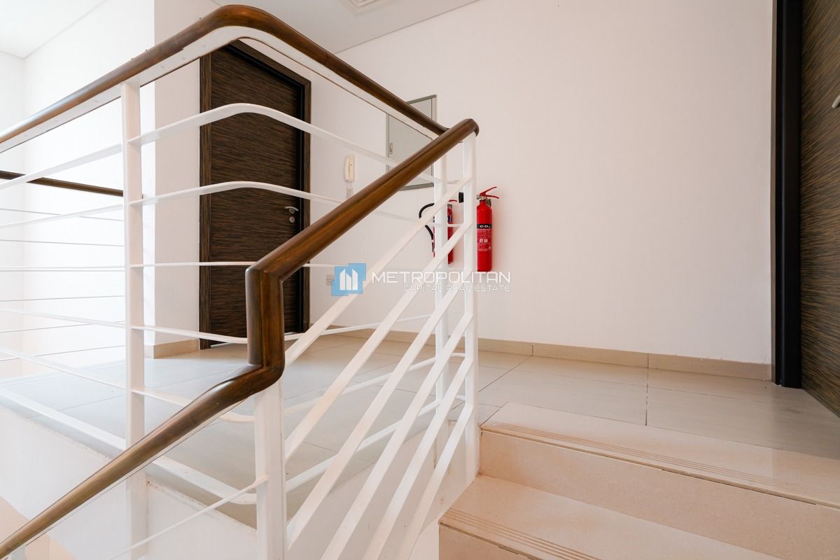 Double Row, Middle Unit | To Be Vacant | Viewable