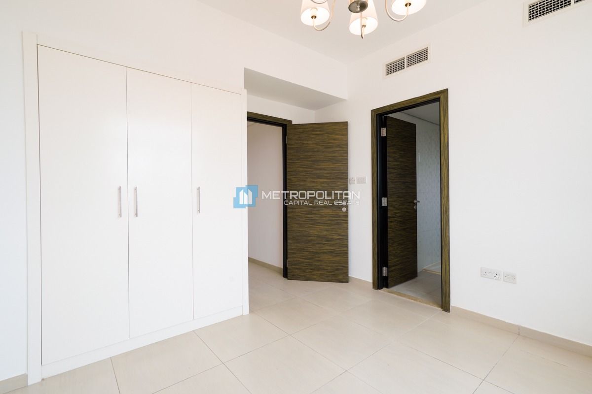 Double Row, Middle Unit | To Be Vacant | Viewable