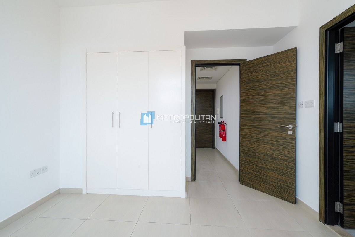 Double Row, Middle Unit | To Be Vacant | Viewable