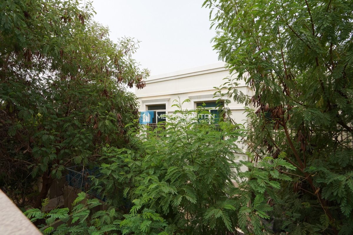 Double Row, Middle Unit | To Be Vacant | Viewable