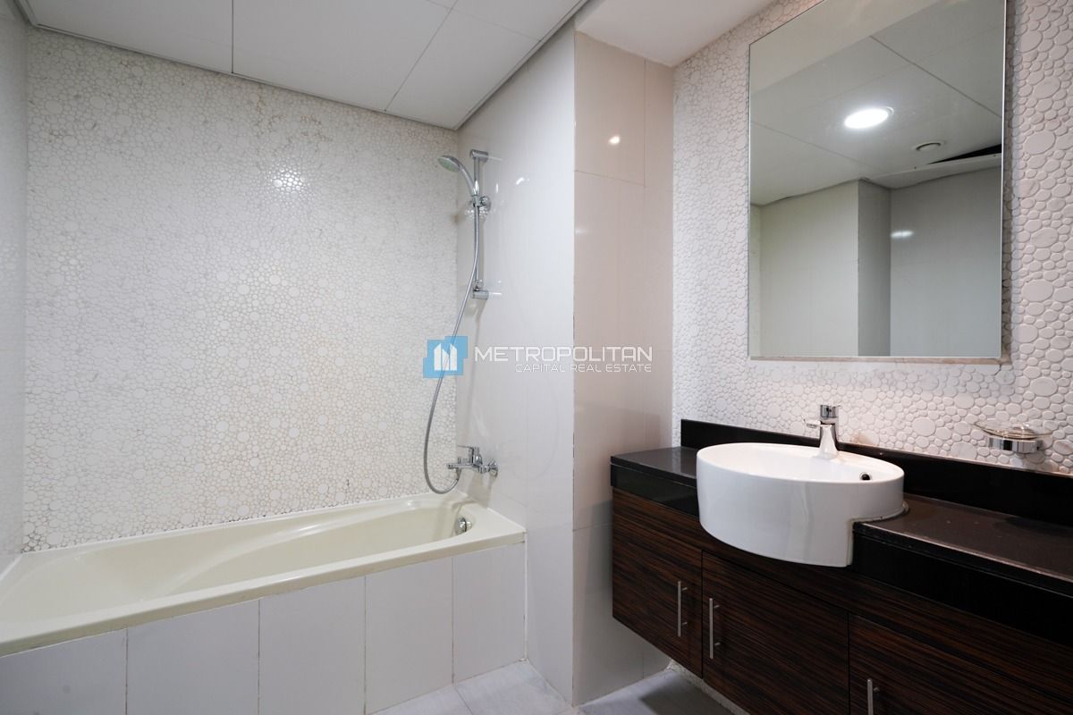 Double Row, Middle Unit | To Be Vacant | Viewable