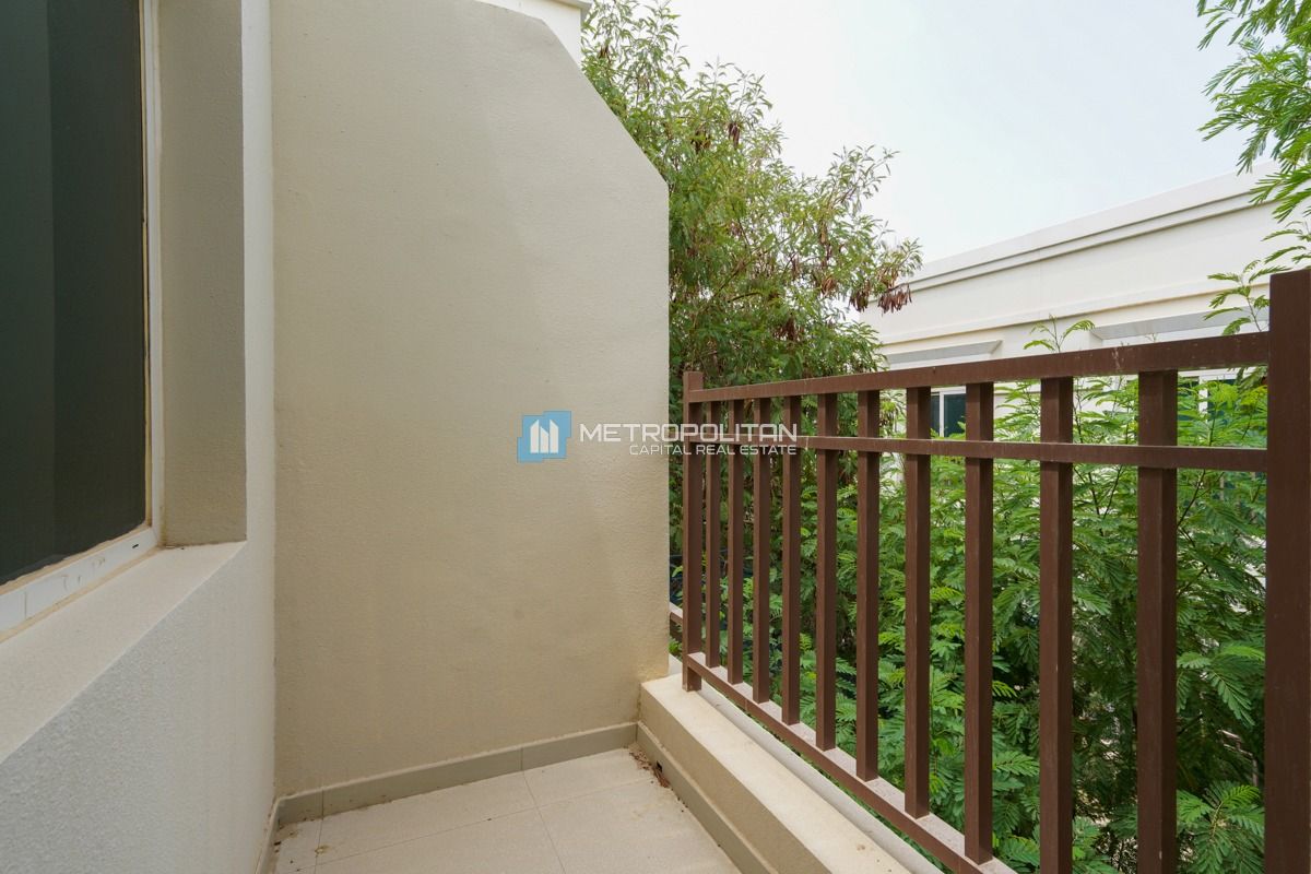 Double Row, Middle Unit | To Be Vacant | Viewable