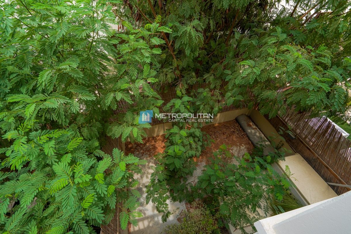 Double Row, Middle Unit | To Be Vacant | Viewable