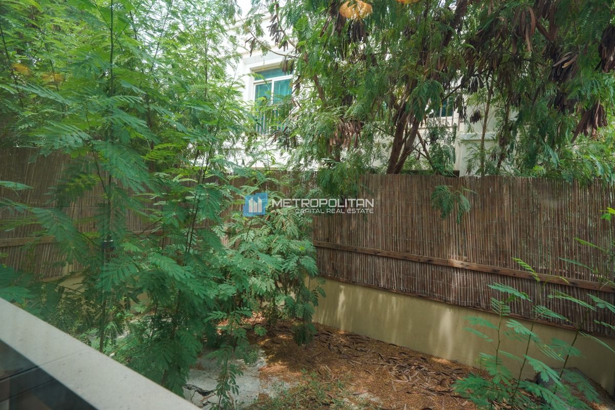 Double Row, Middle Unit | To Be Vacant | Viewable