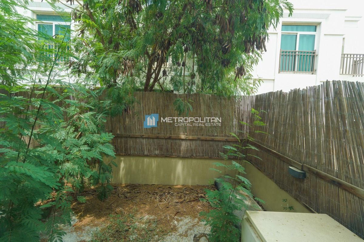 Double Row, Middle Unit | To Be Vacant | Viewable