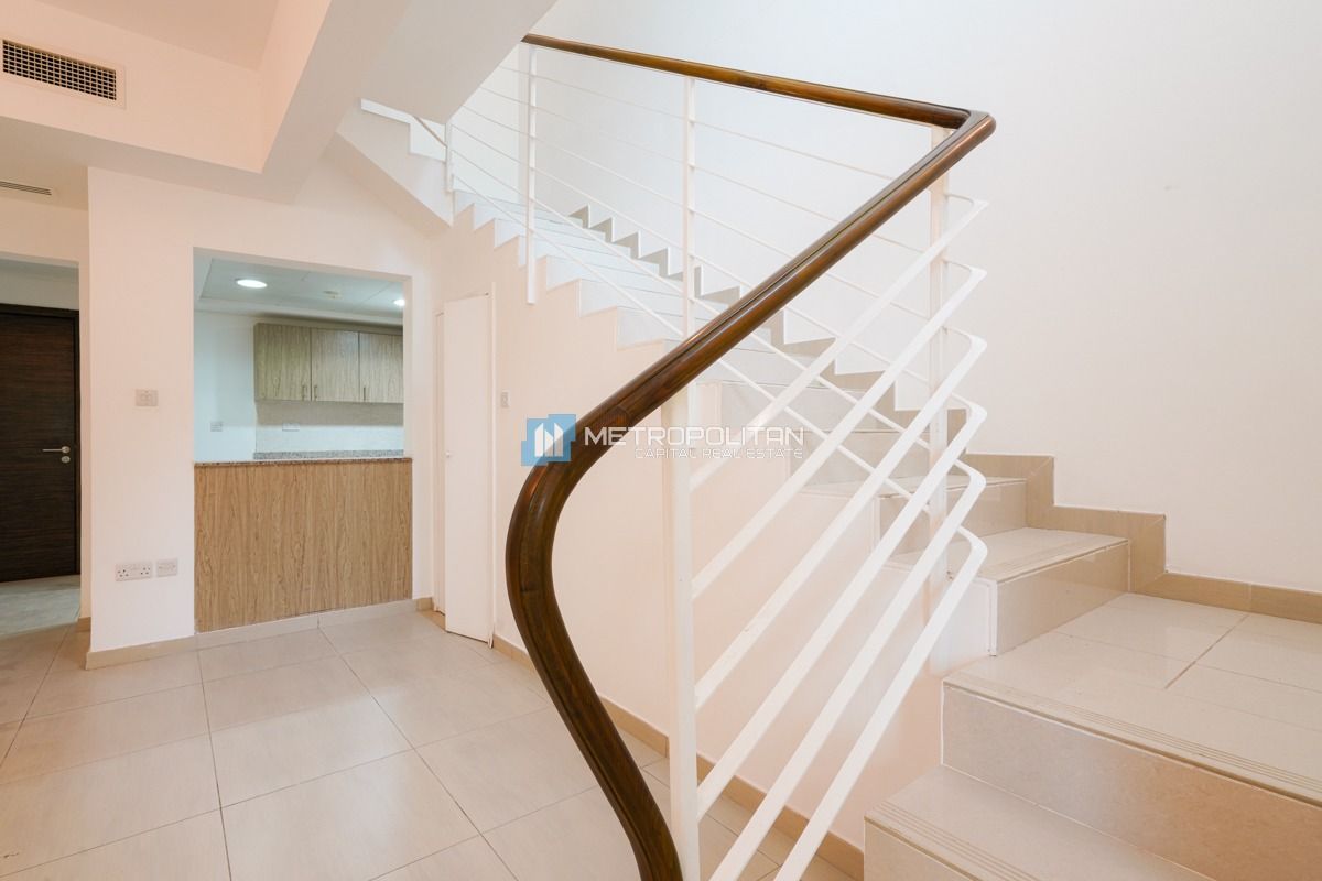 Double Row, Middle Unit | To Be Vacant | Viewable