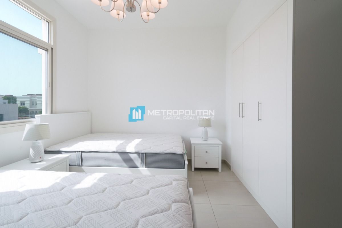 Double Row, Middle Unit | To Be Vacant | Viewable