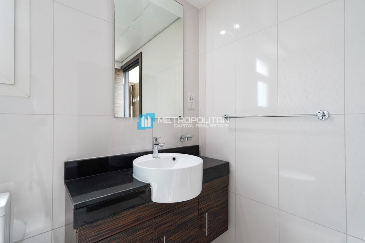 Double Row, Middle Unit | To Be Vacant | Viewable