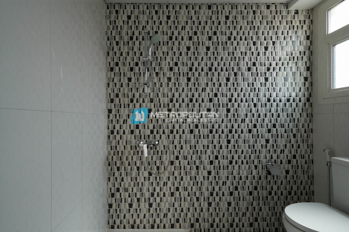 Double Row, Middle Unit | To Be Vacant | Viewable