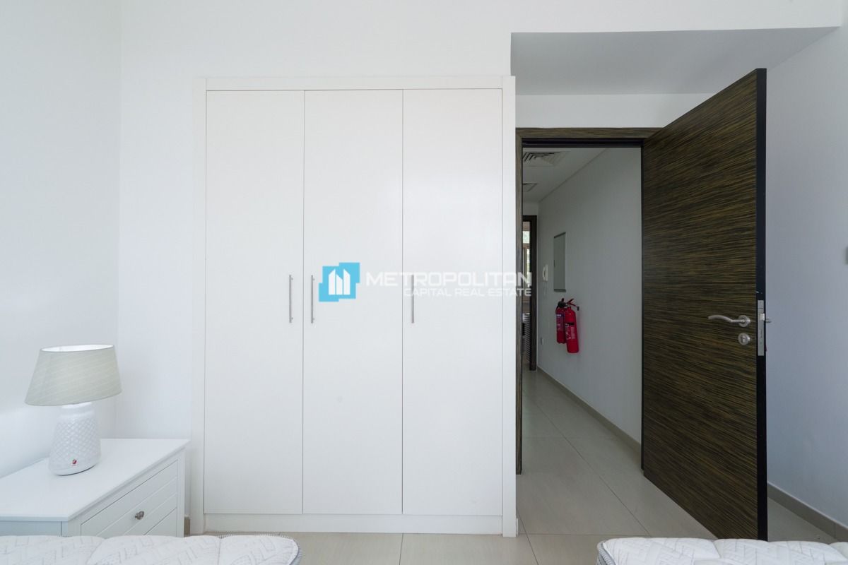 Double Row, Middle Unit | To Be Vacant | Viewable