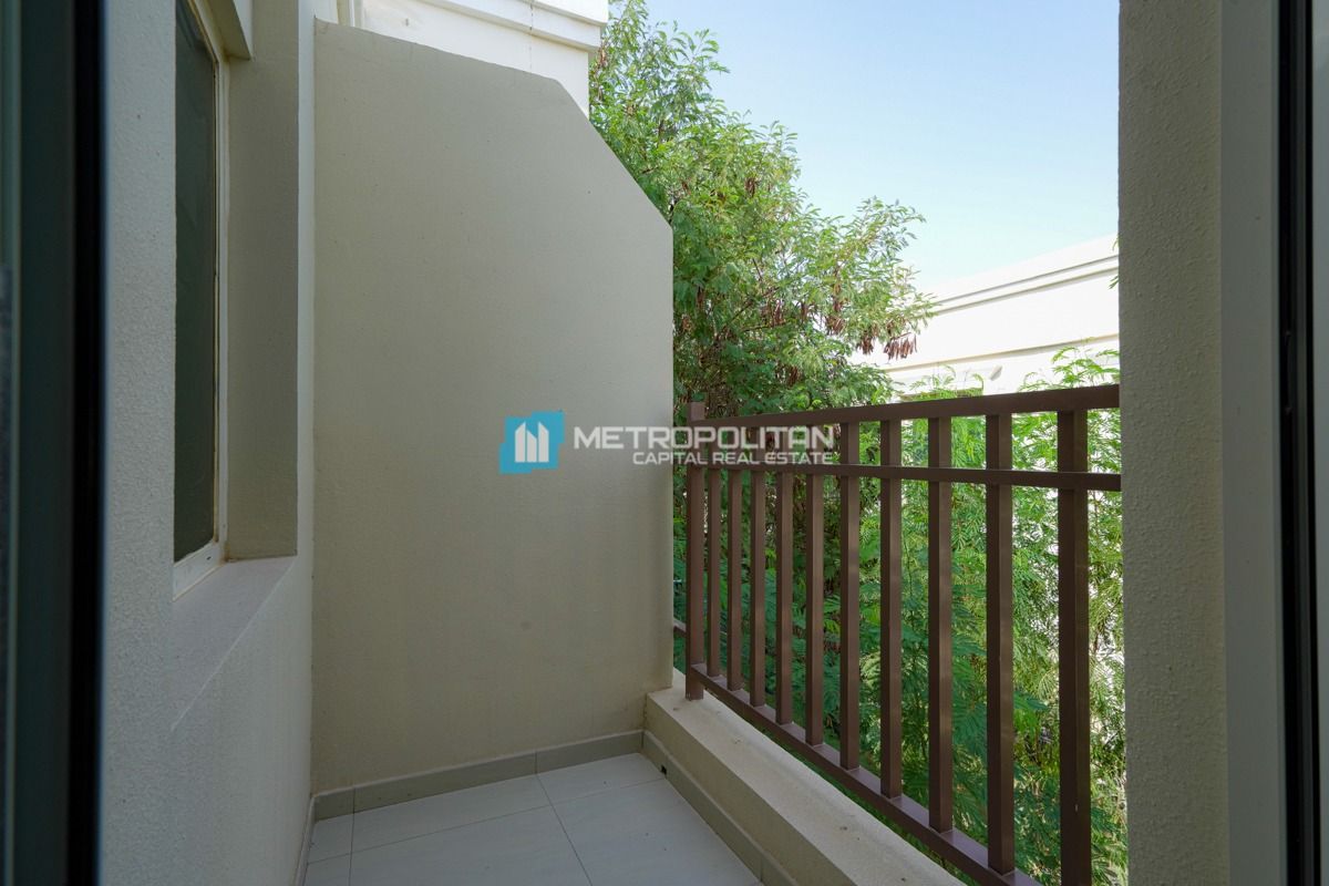 Double Row, Middle Unit | To Be Vacant | Viewable