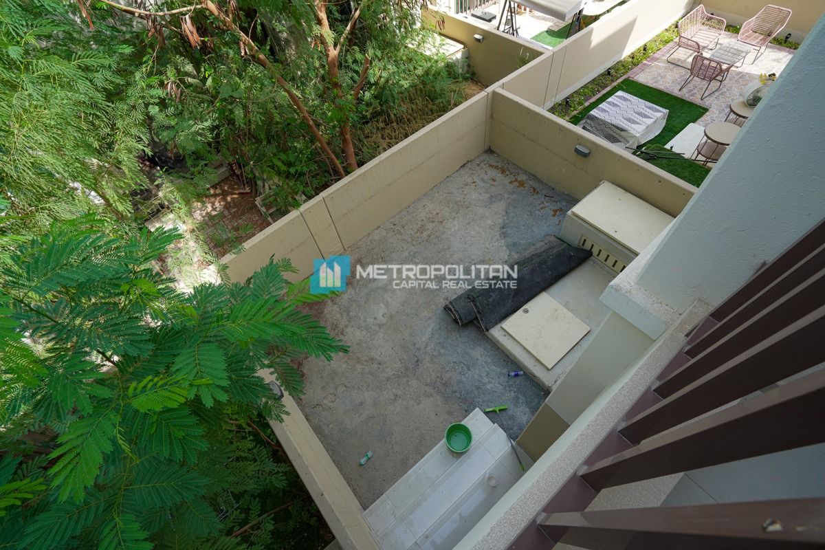 Double Row, Middle Unit | To Be Vacant | Viewable