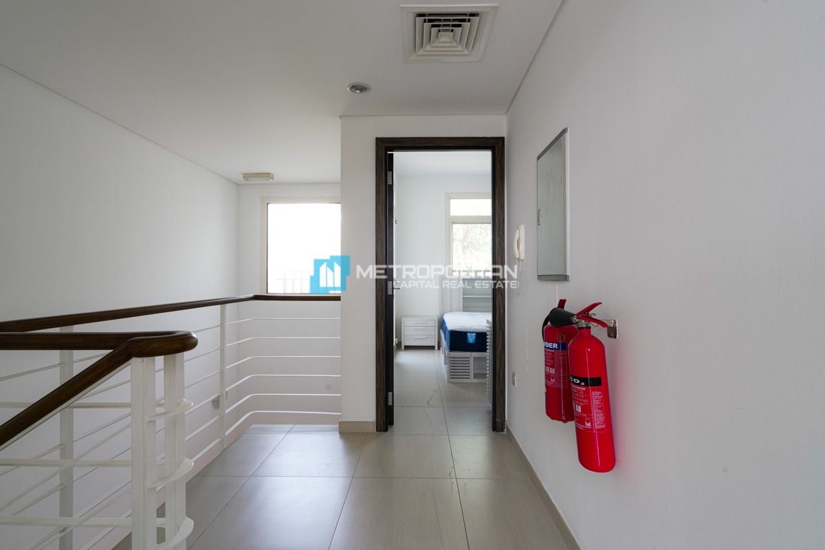 Double Row, Middle Unit | To Be Vacant | Viewable