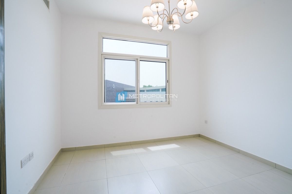 Double Row, Middle Unit | To Be Vacant | Viewable