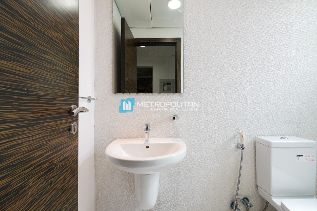 Double Row, Middle Unit | To Be Vacant | Viewable