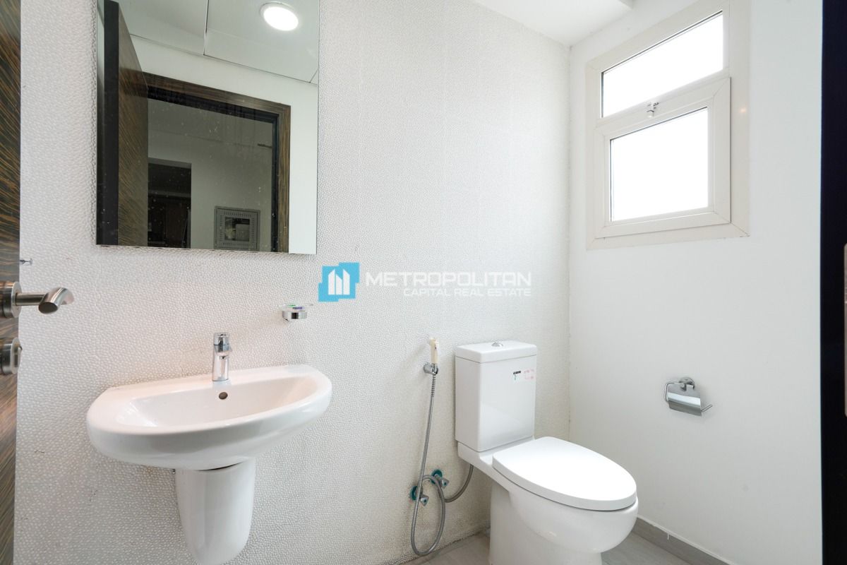 Double Row, Middle Unit | To Be Vacant | Viewable