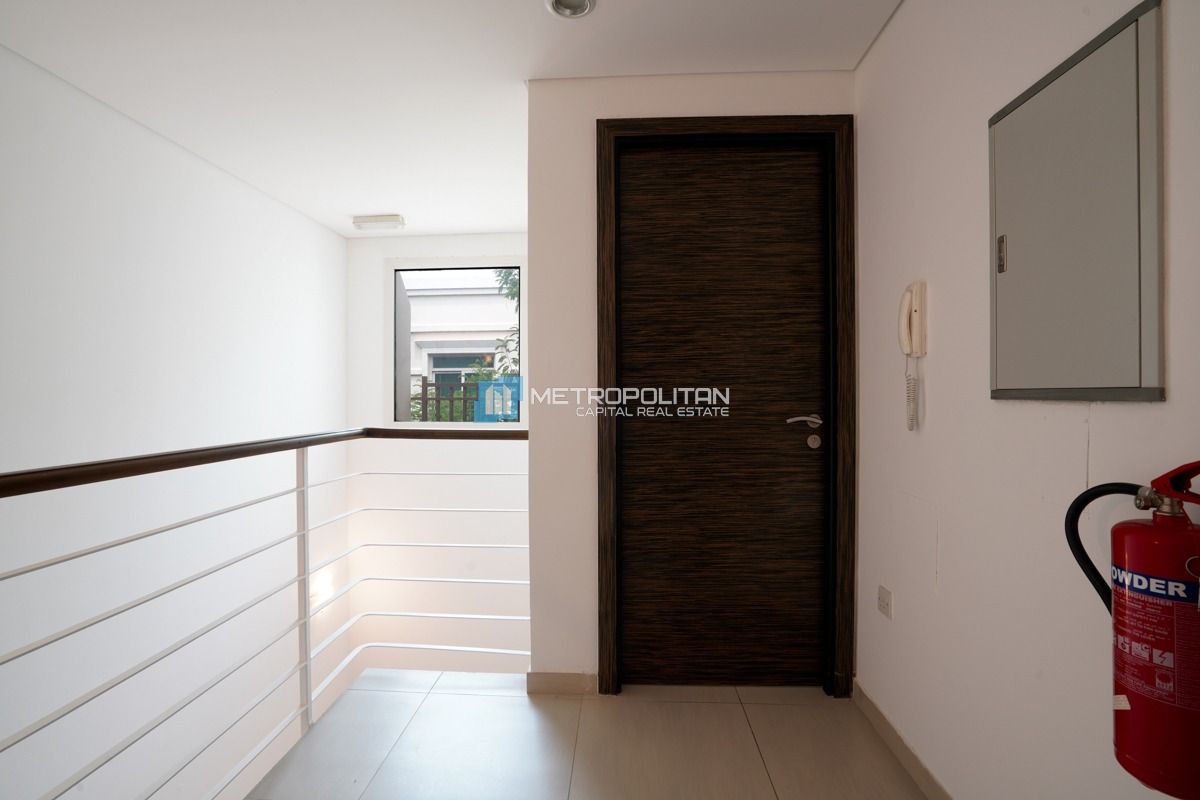 Double Row, Middle Unit | To Be Vacant | Viewable