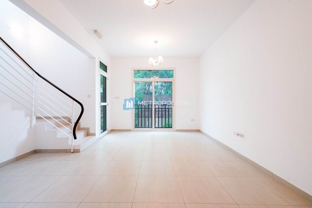 Double Row, Middle Unit | To Be Vacant | Viewable