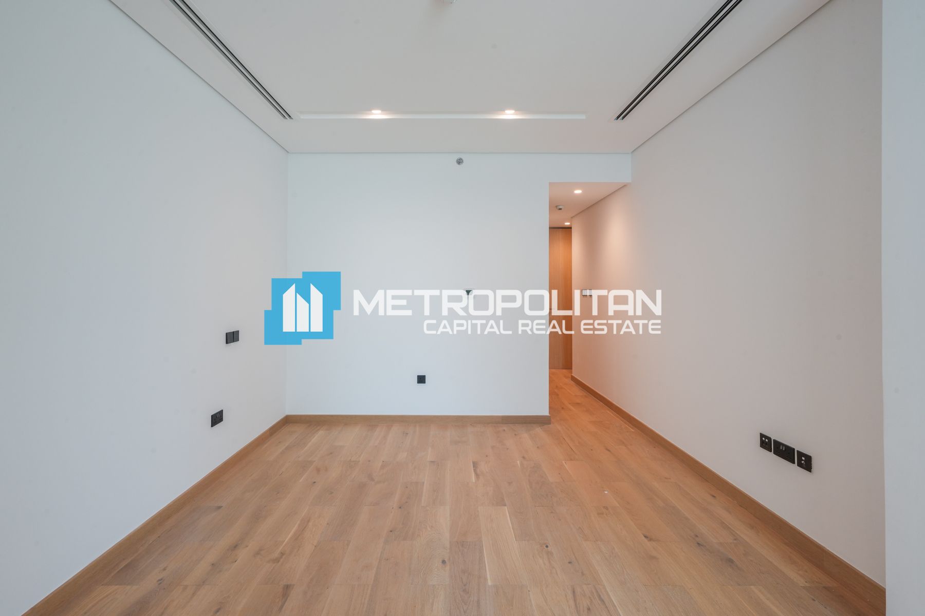 Luxury 2 BR | Corner Unit | Sea View | Vacant