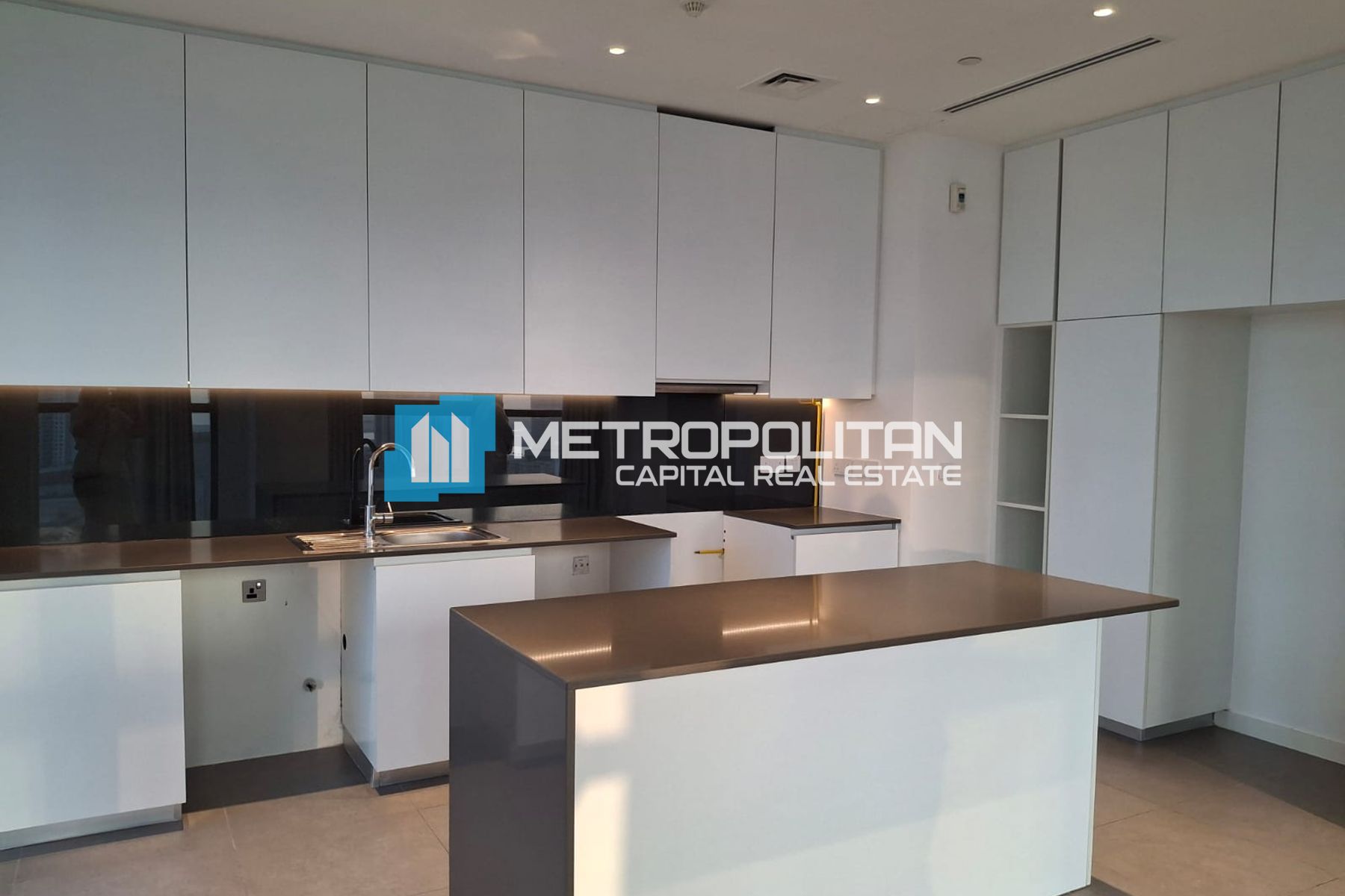High Floor | Ready to Move 1BR | Beach Access