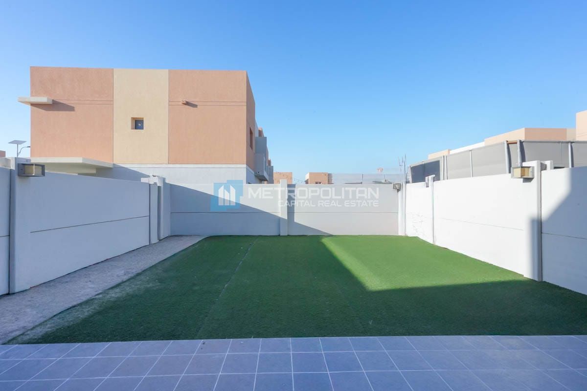3BR with Maid | Private Garden | Big Plot | Vacant