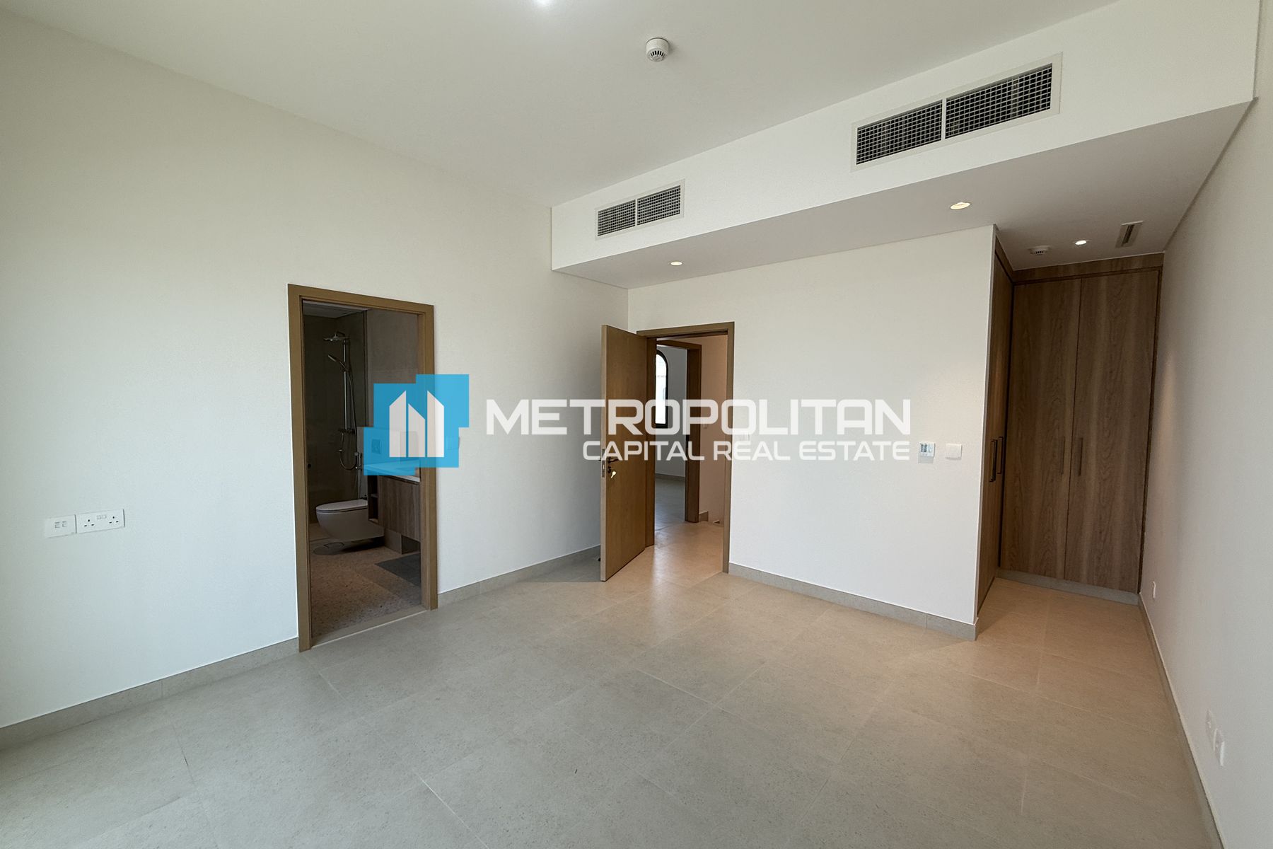 Vacant | Single Row | Mid Unit | Modern 2 Bedrooms