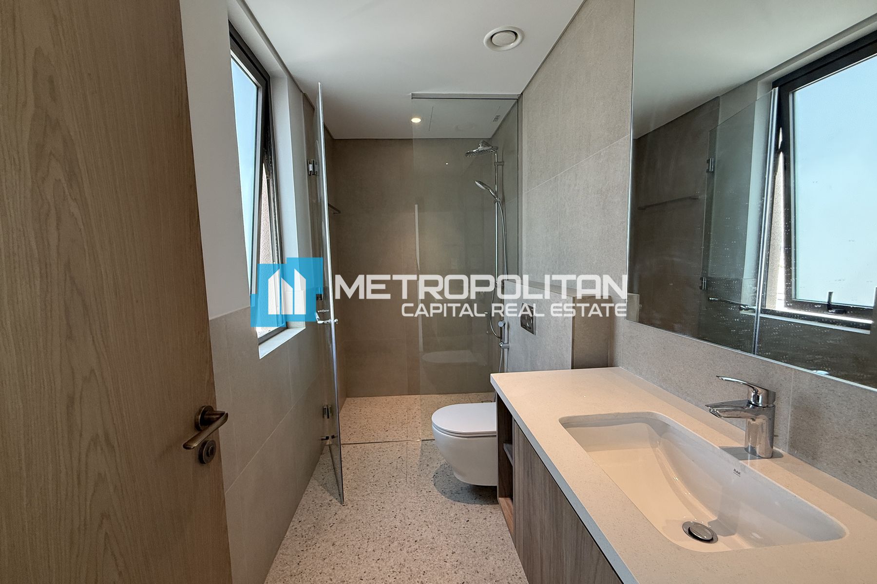 Vacant | Single Row | Mid Unit | Modern 2 Bedrooms