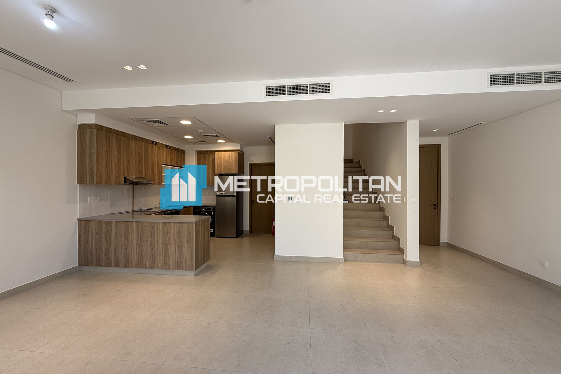 تاون هاوس للإيجار في Bloom Living، Khalifa City - MCR-8219