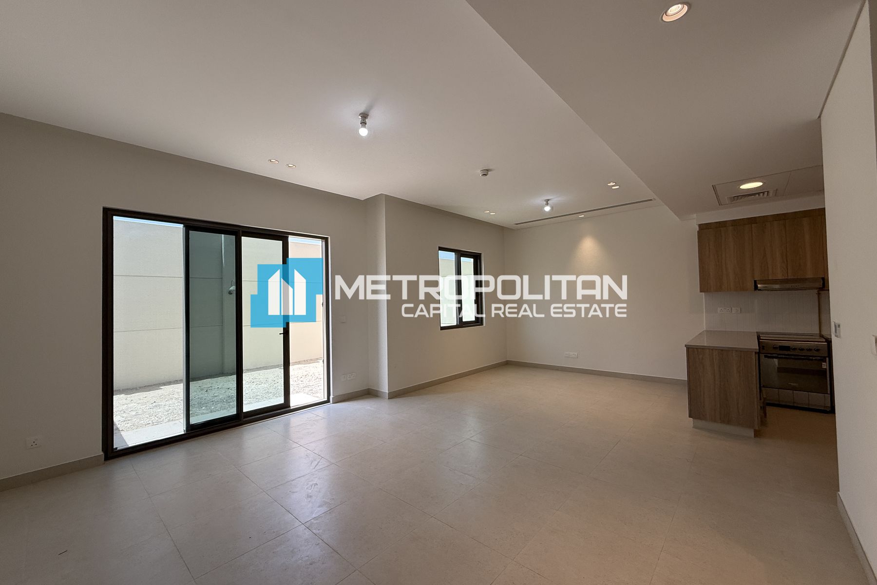 تاون هاوس للإيجار في Bloom Living، Khalifa City - MCR-8219