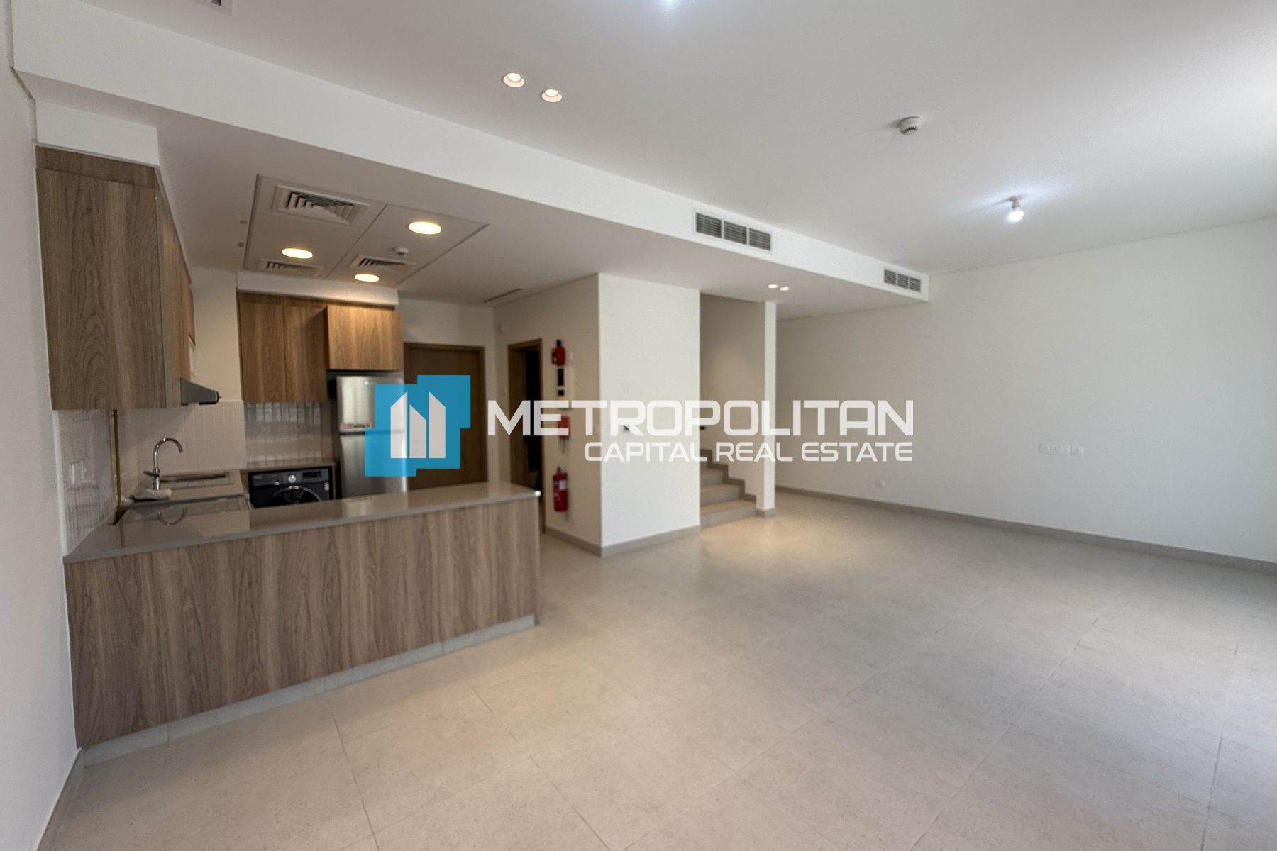 Vacant | Single Row | Mid Unit | Modern 2 Bedrooms