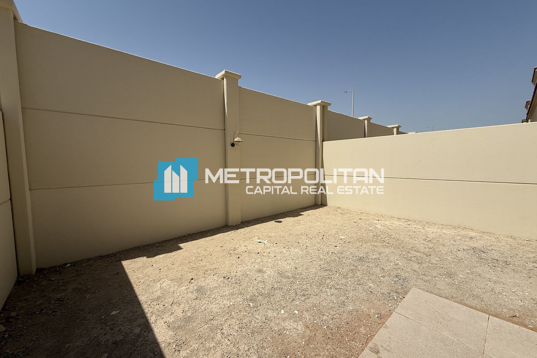 Vacant | Single Row | Mid Unit | Modern 2 Bedrooms