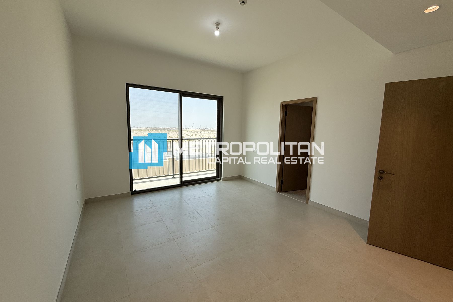Vacant | Single Row | Mid Unit | Modern 2 Bedrooms