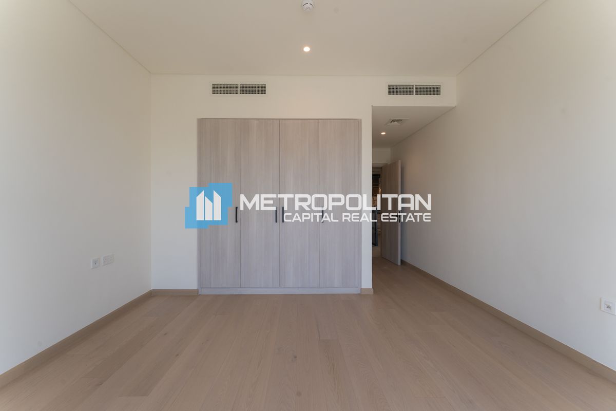 6 BR Branded New | Prime Location | Corner Unit