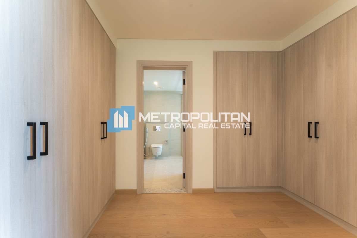 6 BR Branded New | Prime Location | Corner Unit