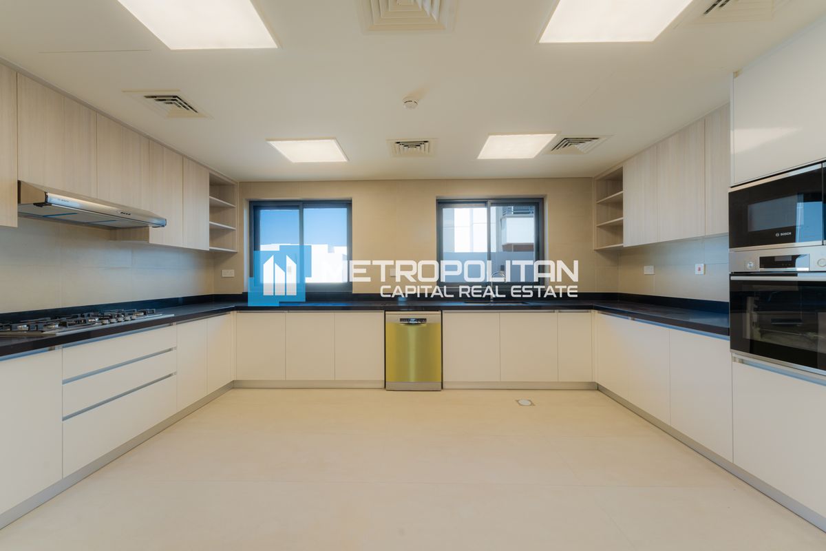 6 BR Branded New | Prime Location | Corner Unit