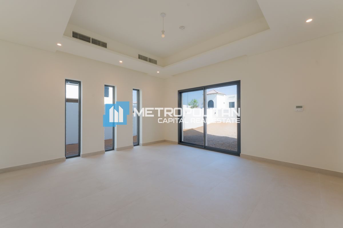 6 BR Branded New | Prime Location | Corner Unit