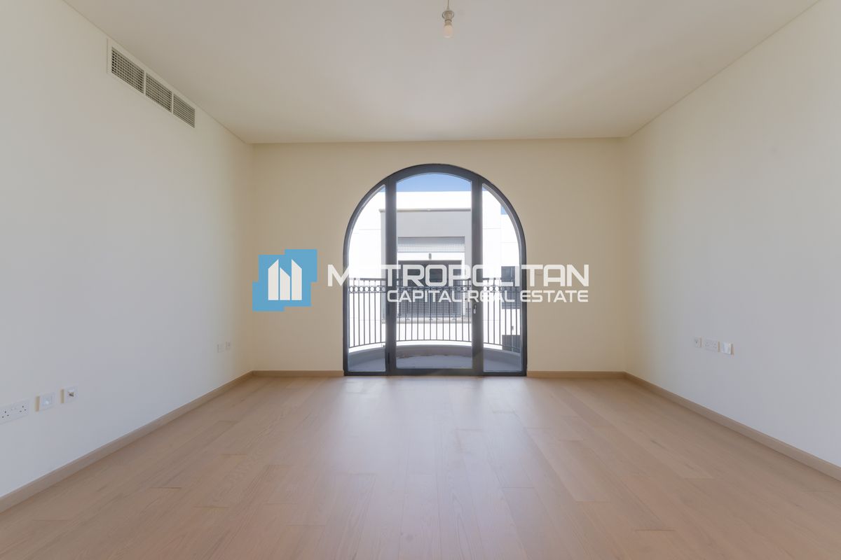 6 BR Branded New | Prime Location | Corner Unit