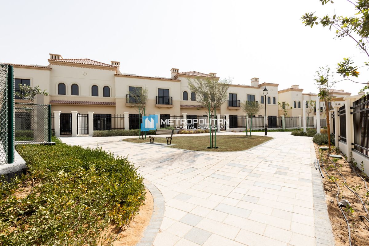 3BR Townhouse for Rent in Bloom Living, Khalifa City - MCR-8247