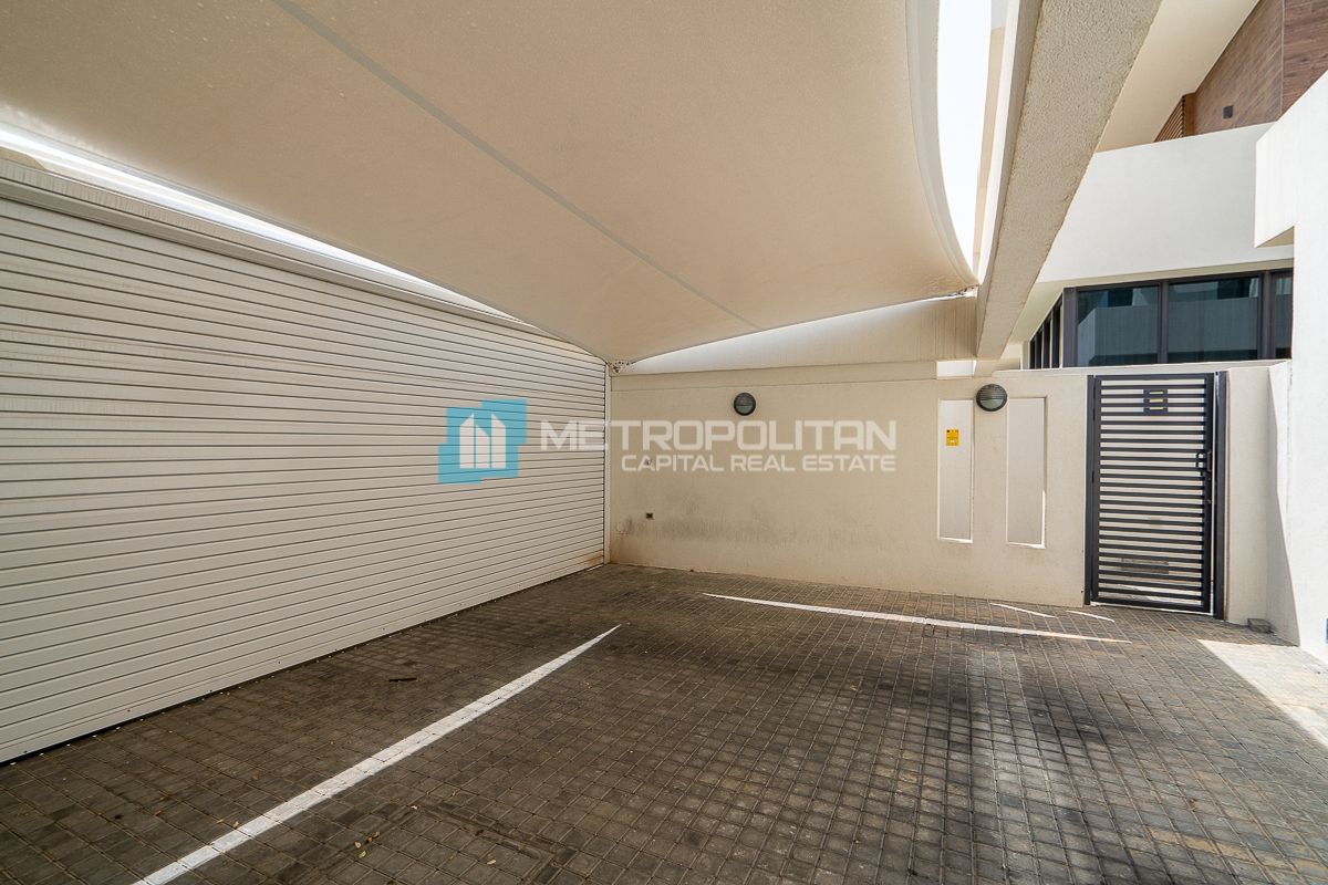 Prime Location | 5 BR with Maids | Driver Room