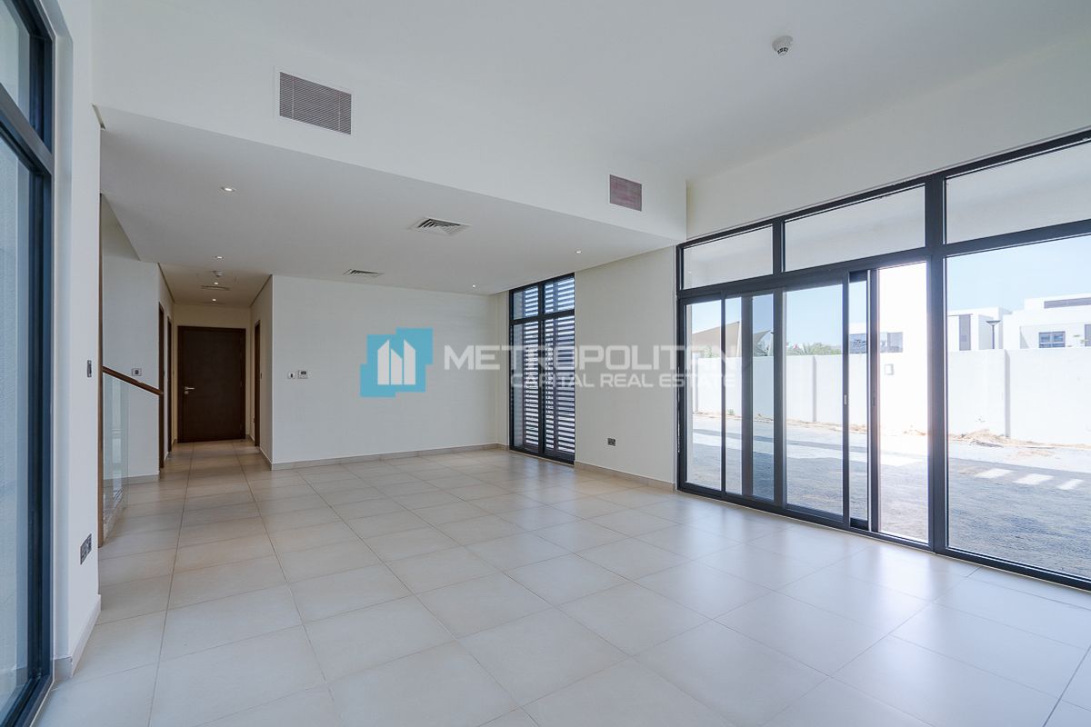Prime Location | 5 BR with Maids | Driver Room