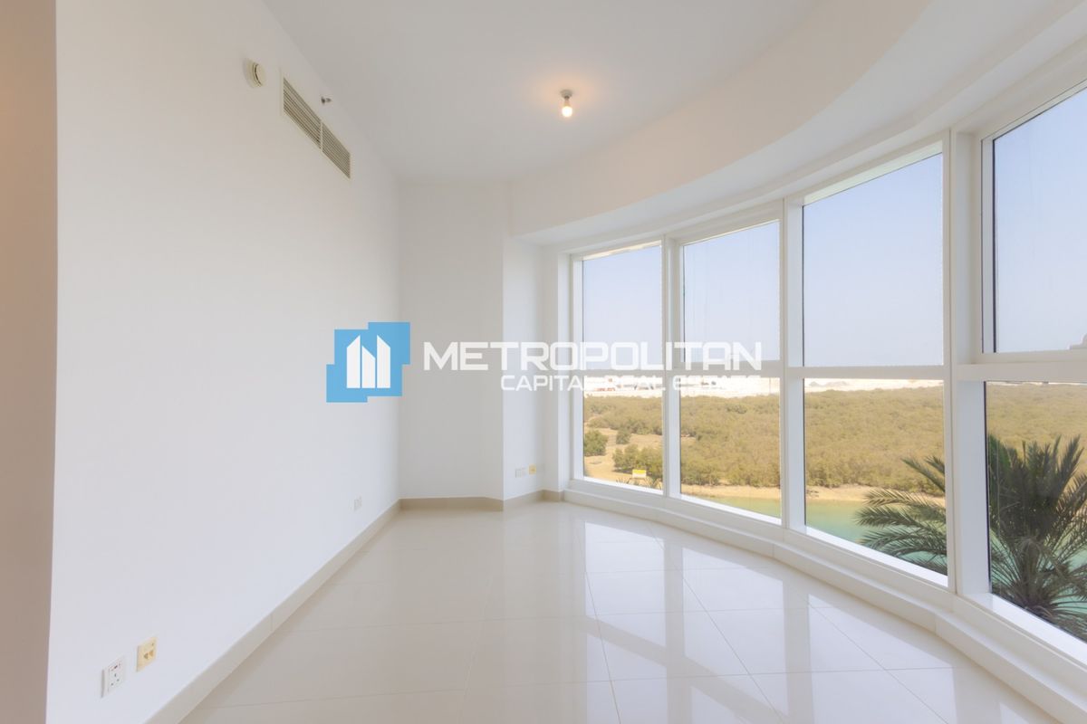 2 BHK | Upgraded Interior | Water Views | Must See