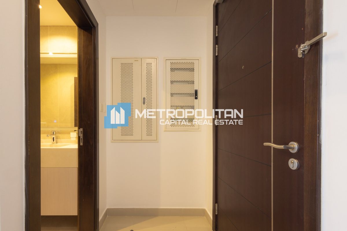 2 BHK | Upgraded Interior | Water Views | Must See